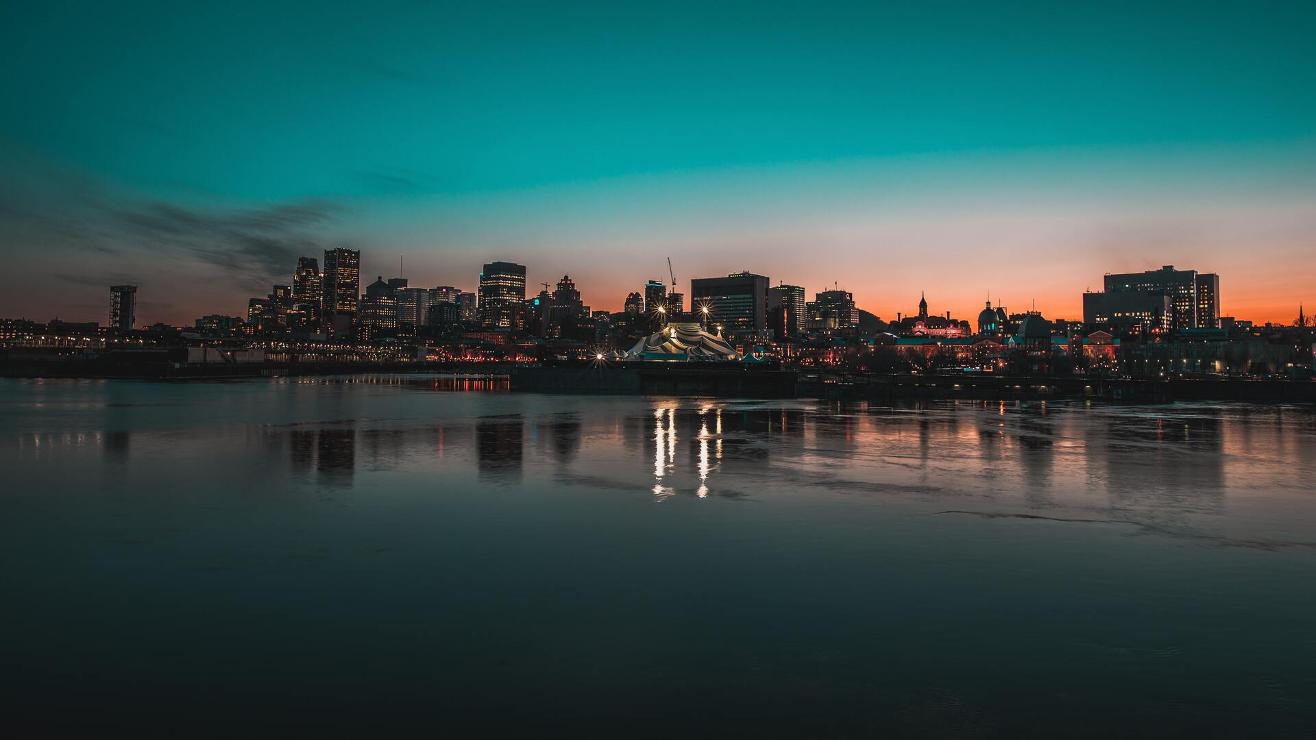 Background picture of the Montreal skyline